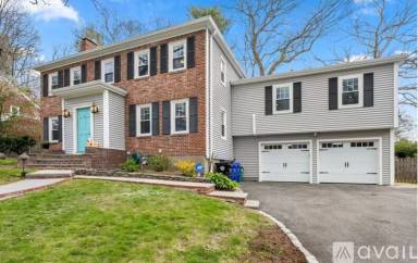 Main picture of 5 Baker Cir