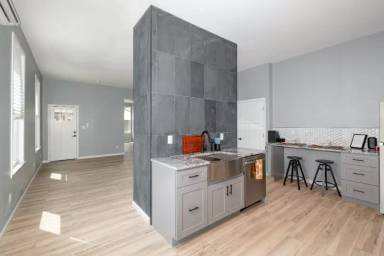 Main picture of 127 8th Ave