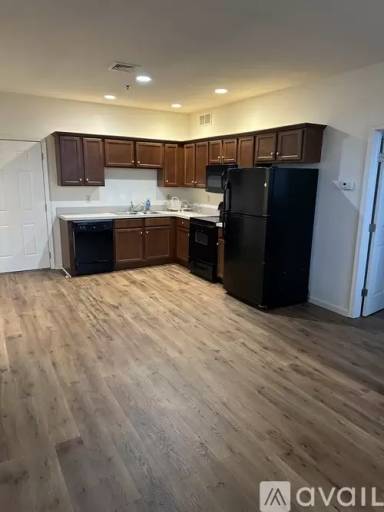 Main picture of 902 Main St