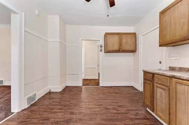 Main picture of 3608 E 147th St