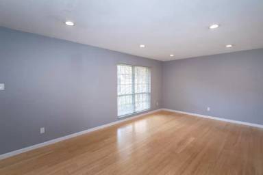 Main picture of 844 Dumont Pl
