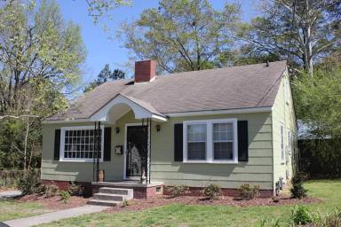 Main picture of 202 N Library St