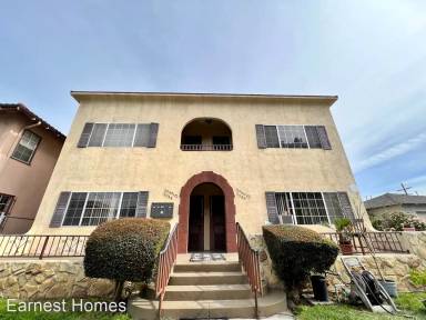 Main picture of 2944 Kenwood Ave