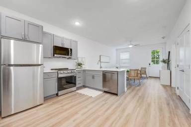 Main picture of 2220 Mail Ave