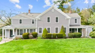 Main picture of 15 Hackmatack St