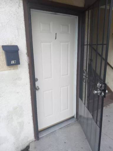 Main picture of 9823 Walnut St