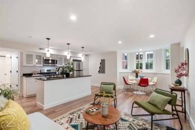 Main picture of 18 Whitney Ave