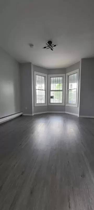 Main picture of 163 N 6th St