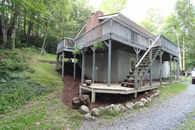 Main picture of 493 Rainbow Mountain Rd