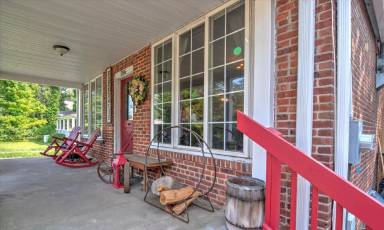 Main picture of 286 Whitesville Rd