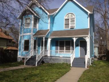 Main picture of 828 Maine St