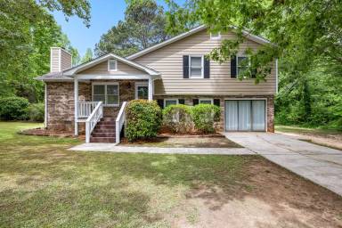 Main picture of 40 Ebenezer Dr