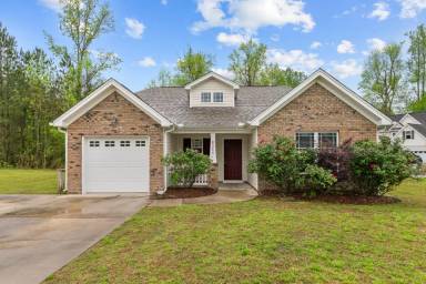 Main picture of 300 Hawks Bluff Dr