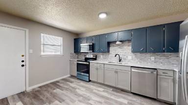 Main picture of 211 W Dove Ln