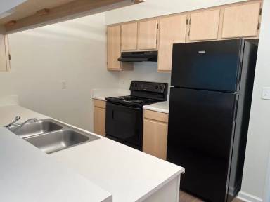 Main picture of 924 N Howe St