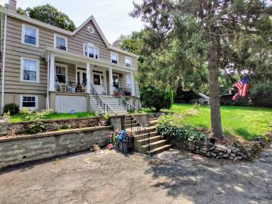 Main picture of 635 N Division St