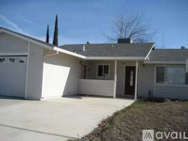 Main picture of 2428 Wolf St