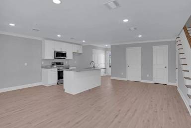 Main picture of 315 Pine St