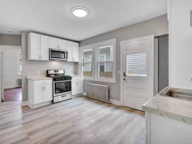 Main picture of 182 Whitney Pl