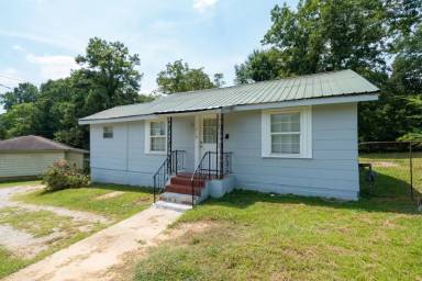 Main picture of 510 W Lake Dr
