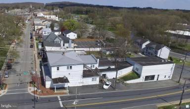 Main picture of 109 S Bridge St