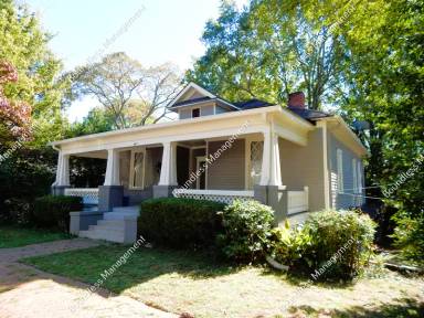 Main picture of 641 Killian St SE