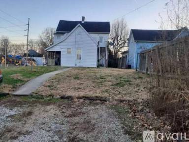 Main picture of 220 E 9th St
