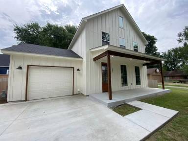 Main picture of 307 S Atoka Ave
