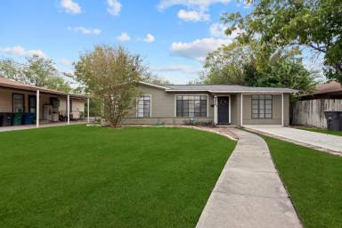 Main picture of 902 El Monte Blvd