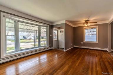 Main picture of 629 N Vermont Ave