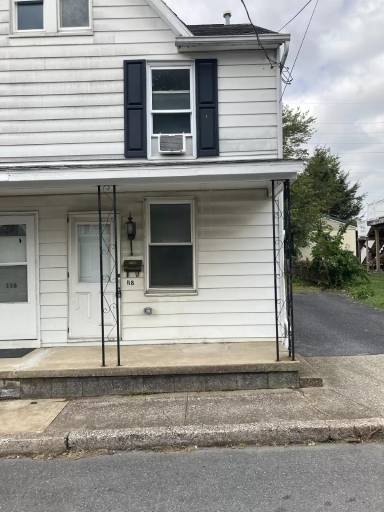 Main picture of 118 E 2nd St