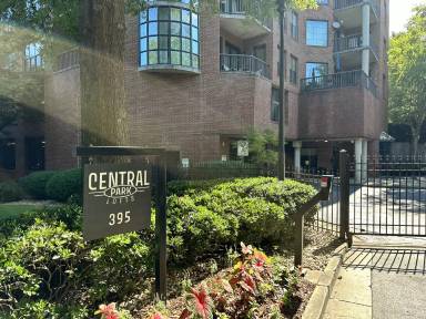 Main picture of 395 Central Park Pl NE