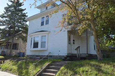 Main picture of 942 Fountain St NE