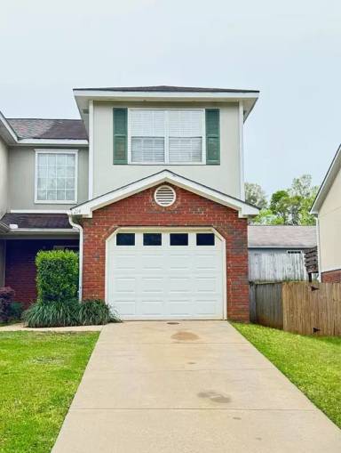 Main picture of 214 Foxchase Ln