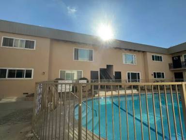Main picture of 3232 W 99th St