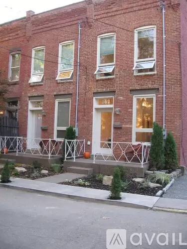 Main picture of 344 Lamont Pl