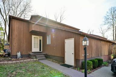 Main picture of 10 Meadow Ln