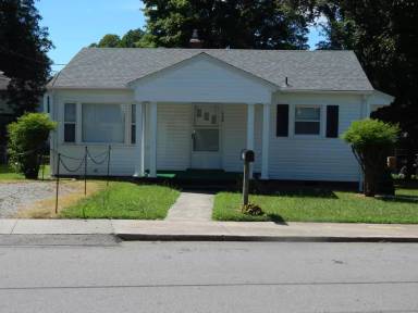 Main picture of 320 S Branch St
