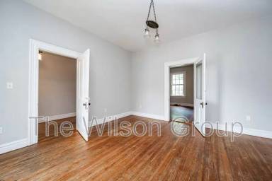 Main picture of 803 W Clay St