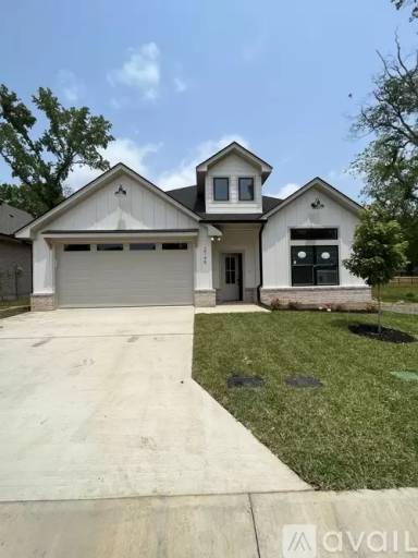 Main picture of 2748 Royal Village Way