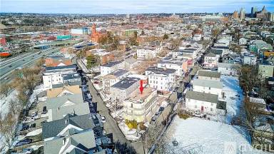 Main picture of 143 Tell St