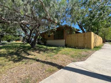 Main picture of 637 Pennington Dr