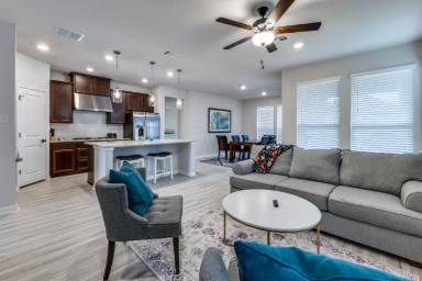 Main picture of 225 Barton Oak Trl