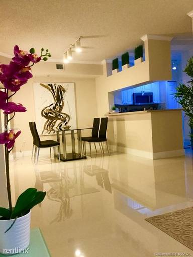 Main picture of Porto Bellagio Condominiums