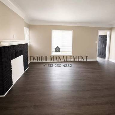 Main picture of 10015 Robson St