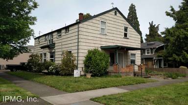 Main picture of 363 SW B Ave