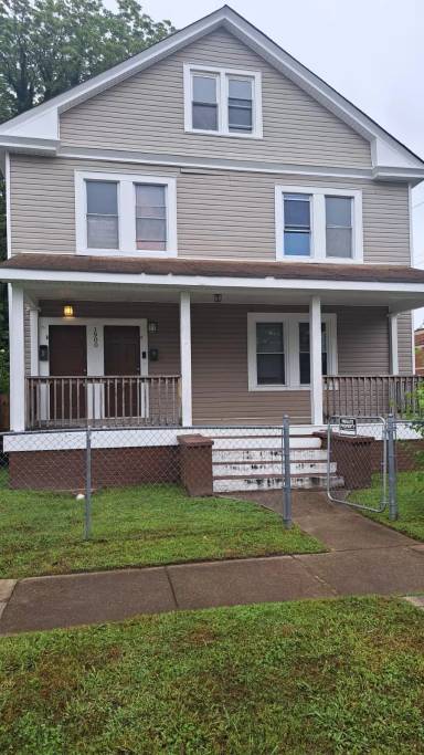 Main picture of 1900 Lansing Ave