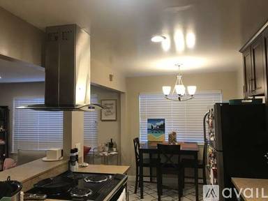 Main picture of 954 Palm Ave