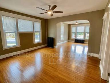 Main picture of 221 Main St. - 02