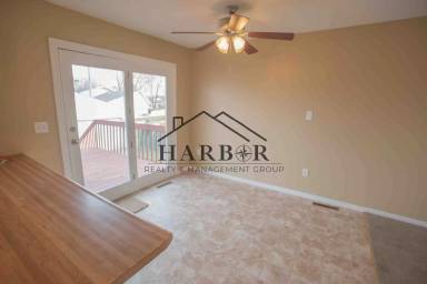 Main picture of 406 41st Ave NW